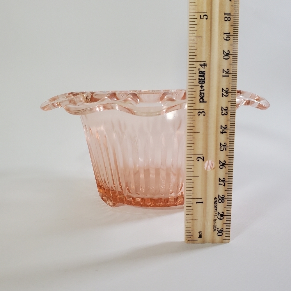 Pink Depression Glass Scalloped Edge Bowl Vase Vintage Collectible - Picture 6 of 12
